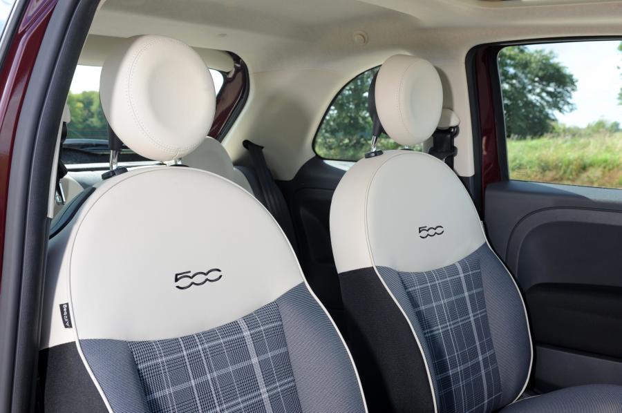 Интерьер Fiat 500 (312) 2015 года  (UK) (фото 28 из 38)